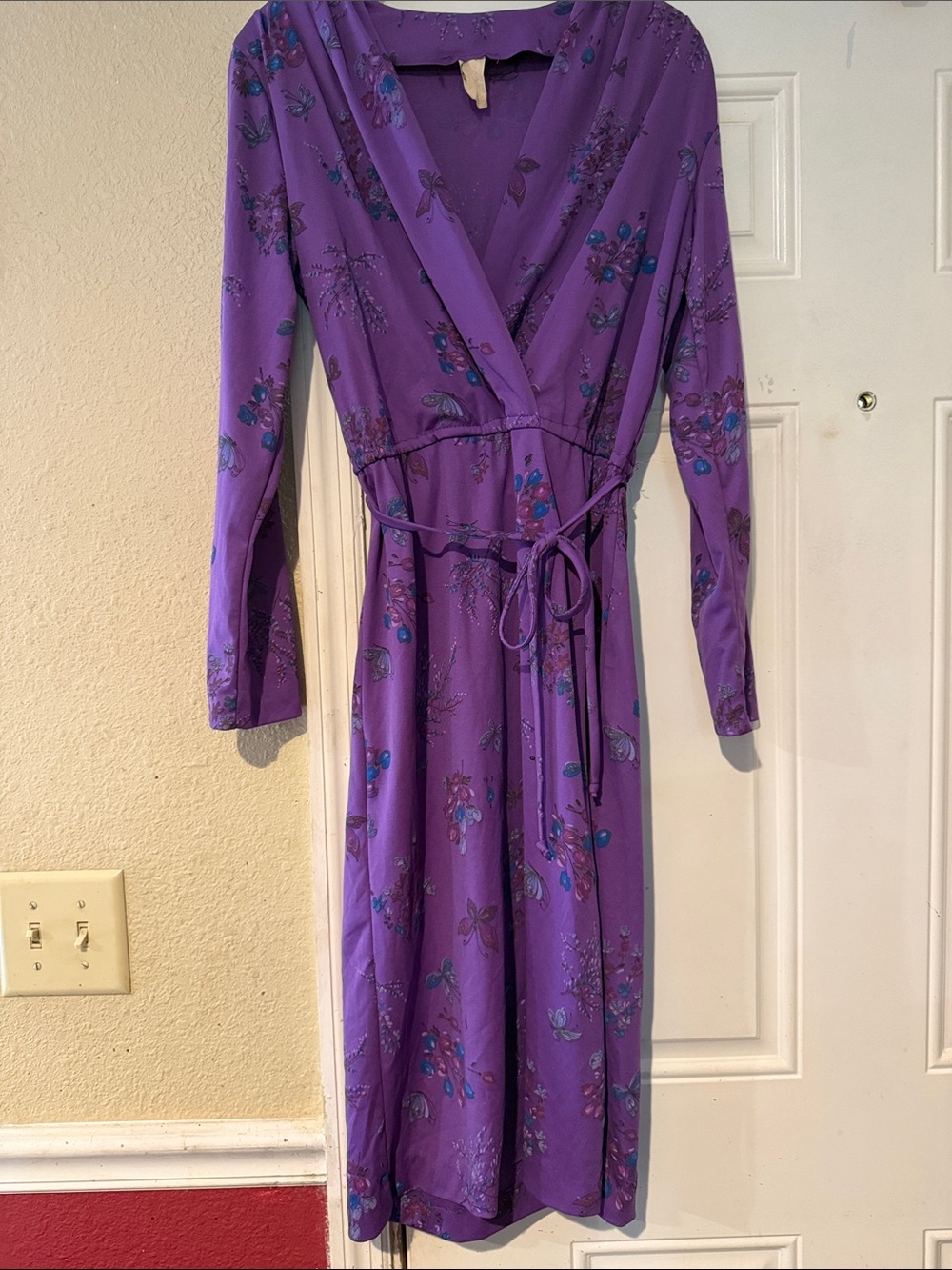 Vintage Purple Floral Wrap-Style Midi Dress with Tie Waist